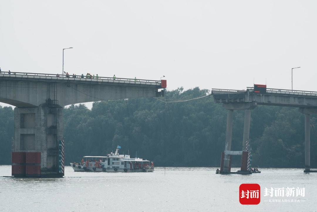 沥心沙大桥被撞断：坠桥的巴士和缺水的三民岛