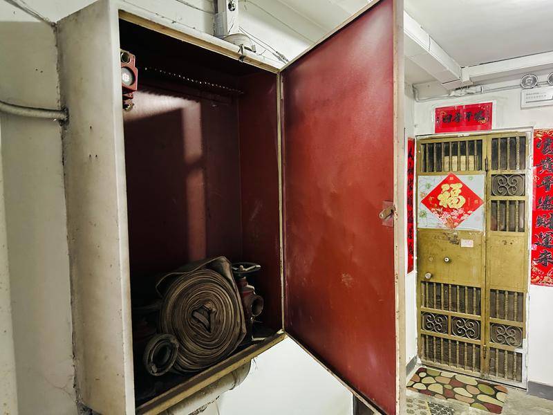 建成快30年的小区消防栓一直不能用 东新商住大厦业主盼早日解决