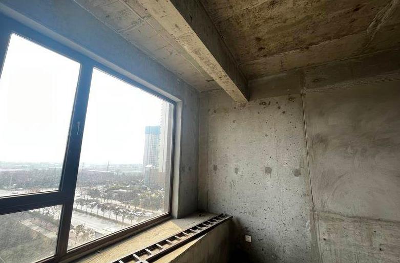 卧室屋顶莫名多出根横梁 4业主与开发商沟通两年多无果