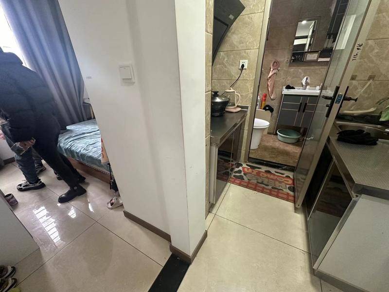 华商记者帮|带看时承诺出租房配齐家电 入住后却没有
