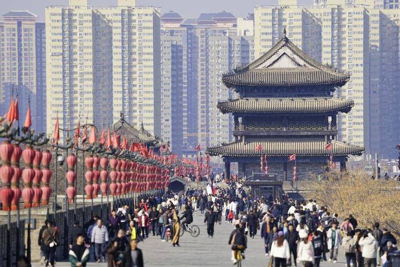 古城墙“撞”上春日美好