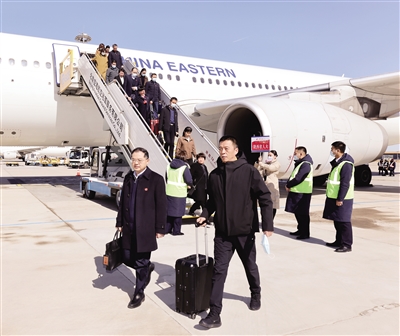 陕西代表团举行全体会议李干杰出席