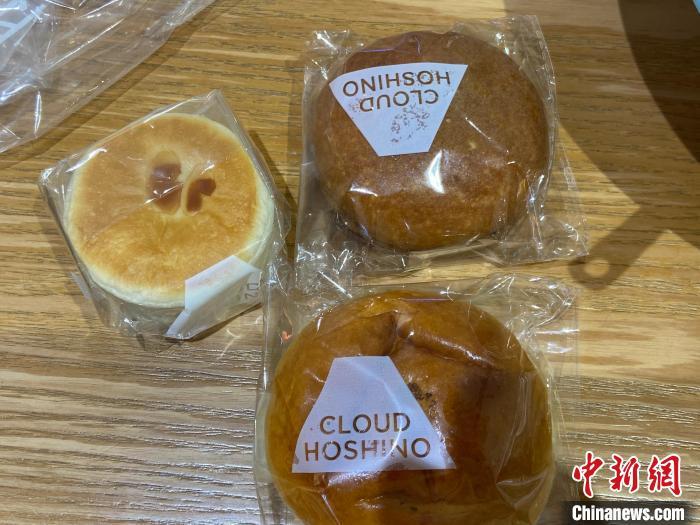宁波市民小李近日购买的“剩菜盲盒”中的面包。　(受访者供图)