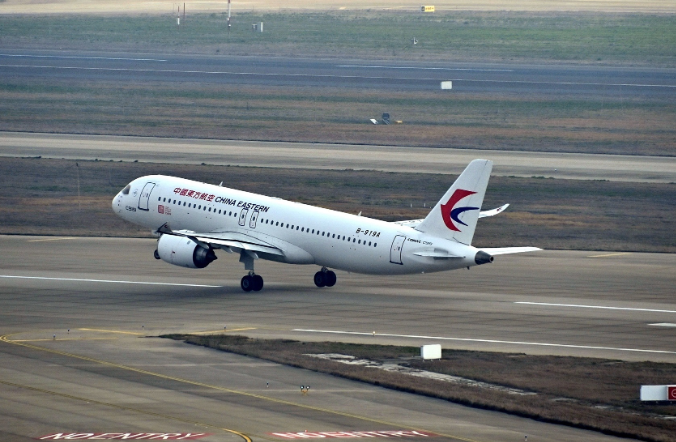 国产大飞机C919新增上海往返西安航线 首航客座率超90%