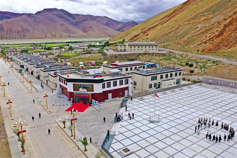 金色哈达跨越山海30年印记代表委员话援藏