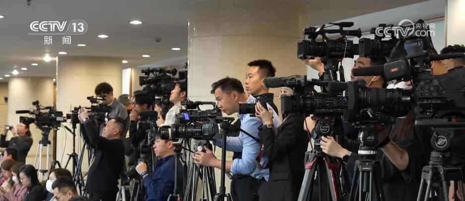 在上海,重庆,辽宁,广东,福建,浙江,江苏,安徽等代表团的开放活动中,因