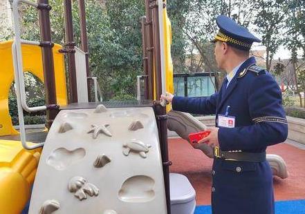 【社区周刊】一名保安为啥广受欢迎？“业主觉得我把他的事记在了心里”