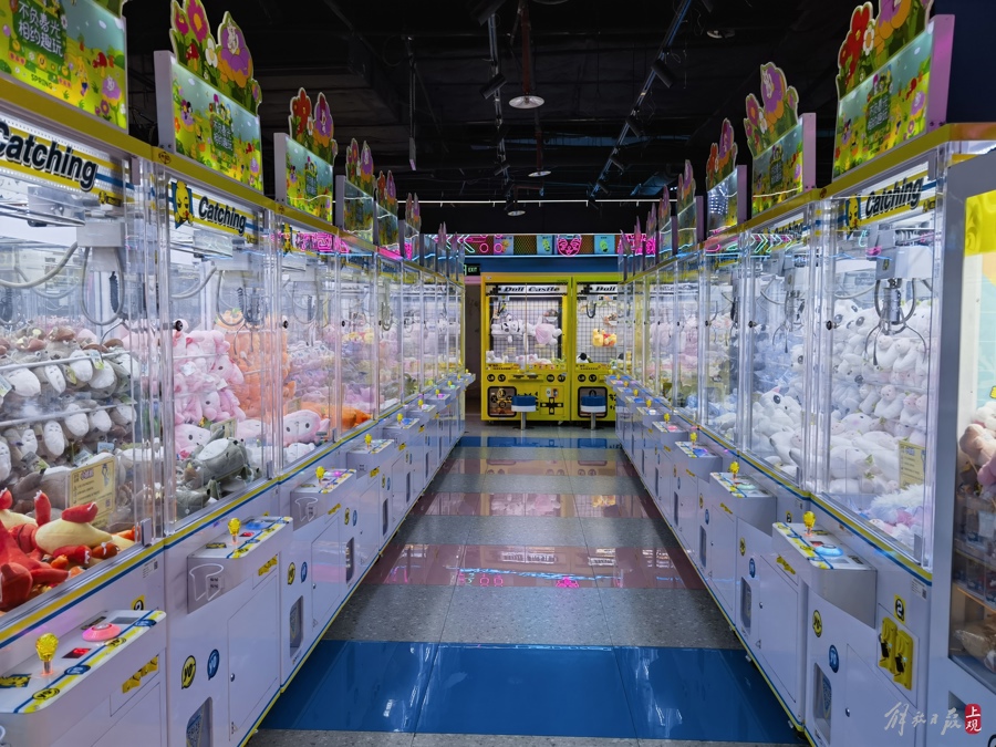 娃娃机玩偶可能含一级致癌物?调查:55台机器 30台里是"三无"-社会新闻