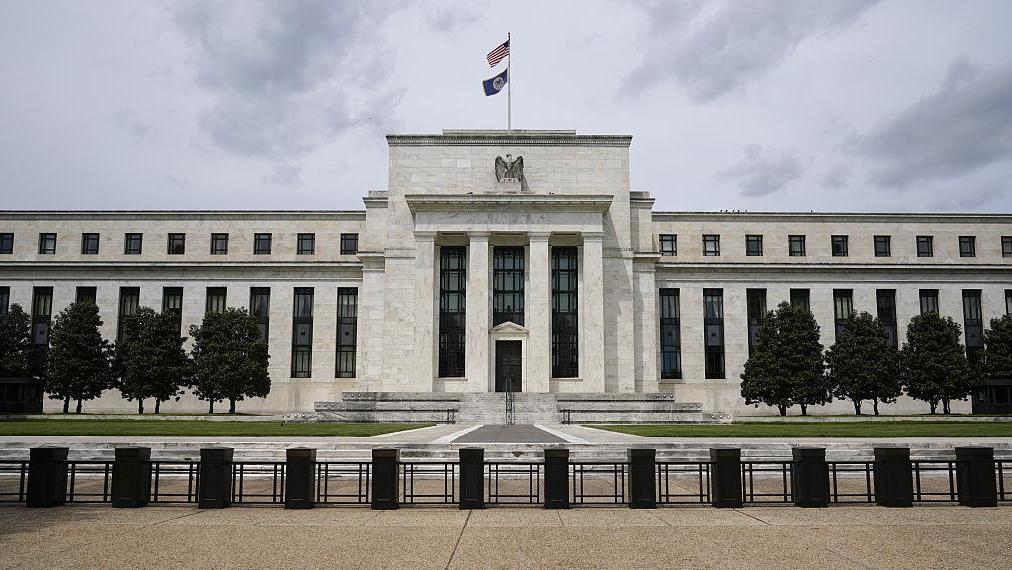 美联储仍暗示年内降息3次 调升美国经济今年增速预期至2.1%