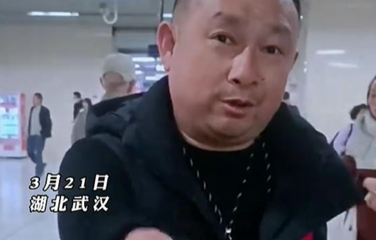 华商头条|乘地铁无臂男子否认