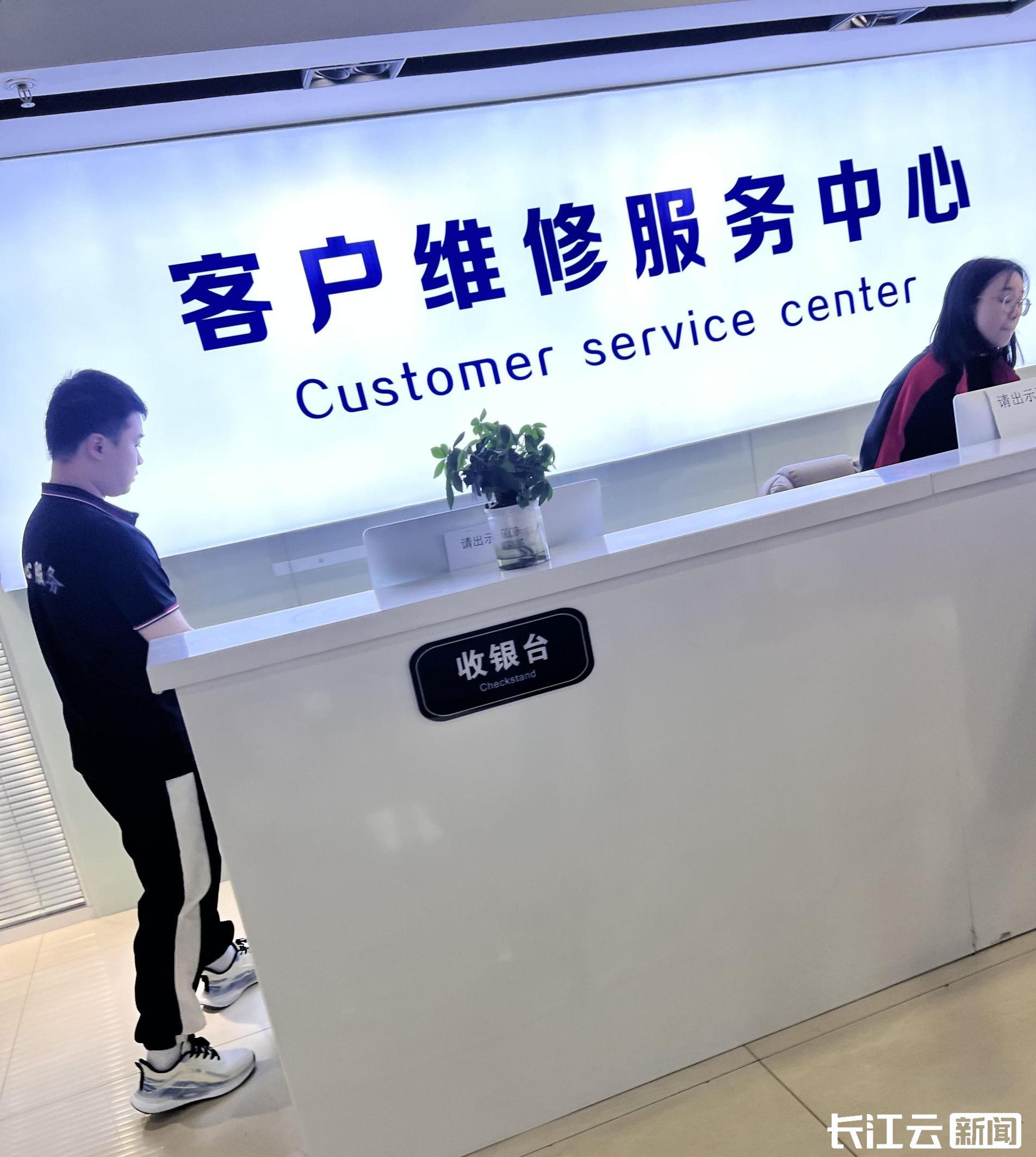 女子7000元的苹果手机维修费竟要14000元感觉被诈骗