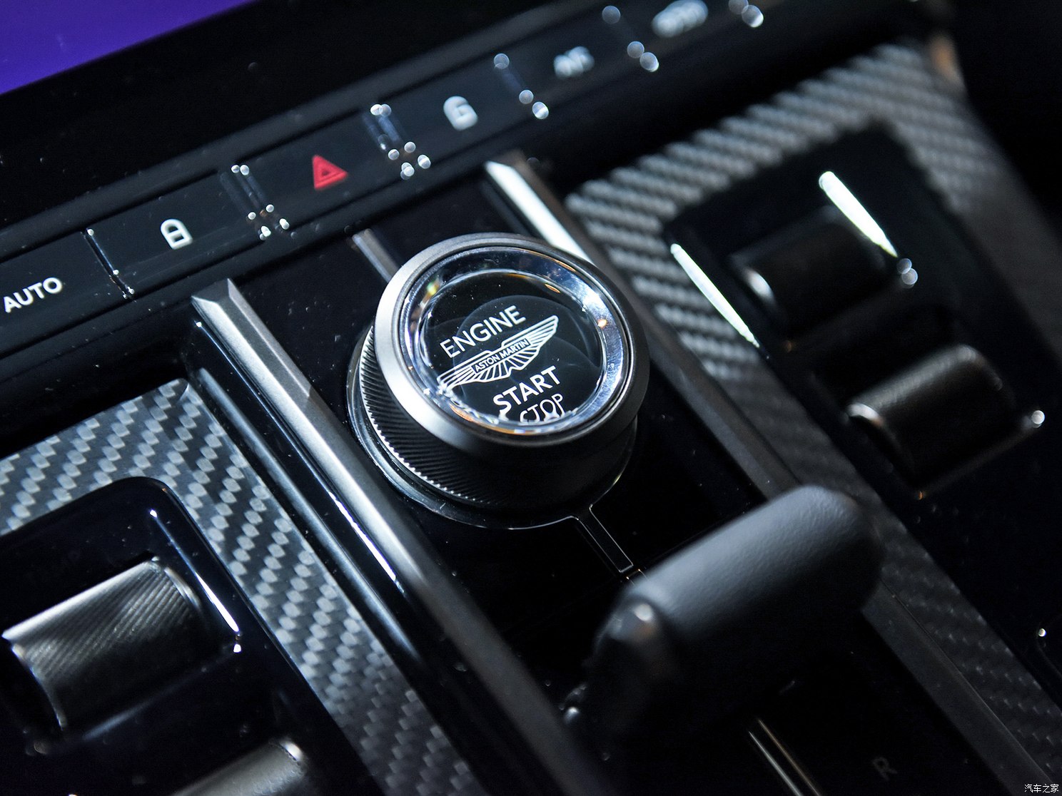 阿斯顿·马丁 V8 Vantage 2024款 4.0T V8 Coupe