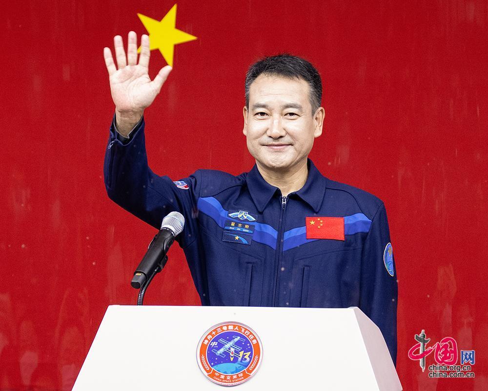 世界航天日致敬中国的航天英雄们