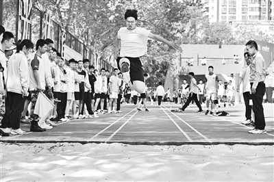 以文化人 以体育人 陕西省西安中学春季田径运动会举行
