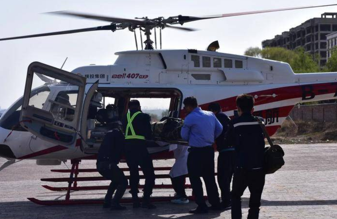 头部外伤患者病情危重急需转院  医院启用直升机转运