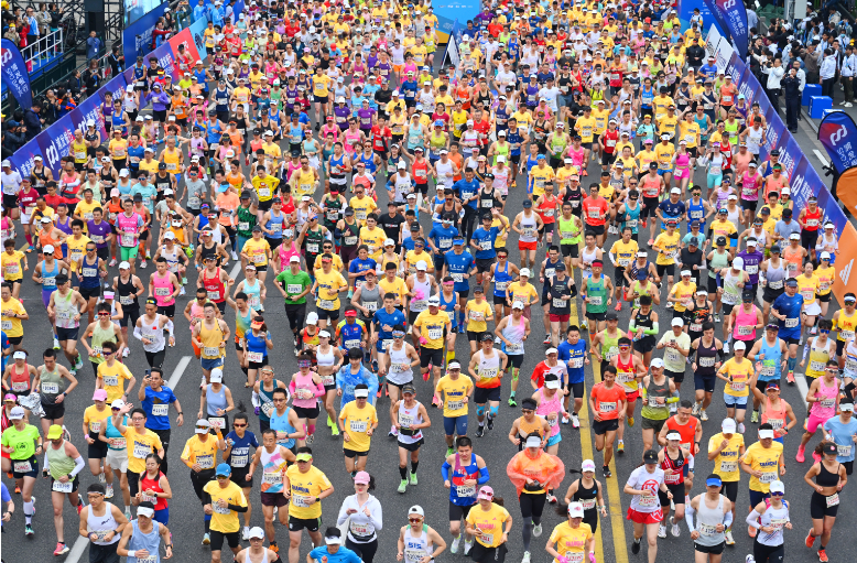 中国“马拉松周末”太火热！近50万名跑者同日起跑