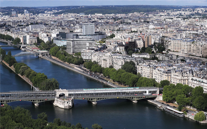 奥运在即，巴黎市长对塞纳河水质表示乐观