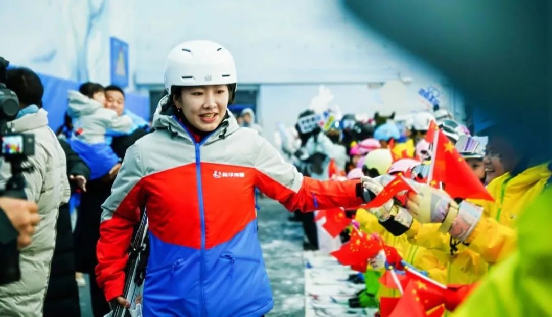 奥运冠军来啦！秦汉新城际华冰雪中心“五一”开门迎客