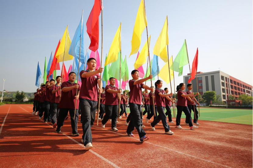华商头条|体育铸就梦想 青春书写华章 —— 西咸新区秦汉渭柳初级中学第四届春季田径运动会盛大开幕