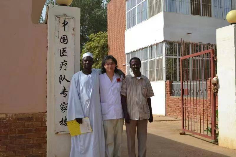 援外医生武翊纶：先后3次前往苏丹援助，是当地医院仍期盼的“中国医生”