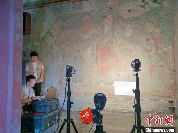 图为壁画多光谱成像场景。(西安建筑科技大学供图)