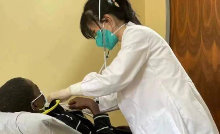 华商头条|援外医生马颖：援外时她是 “六边形战士” 擦亮中国医疗队这块“金字招牌”