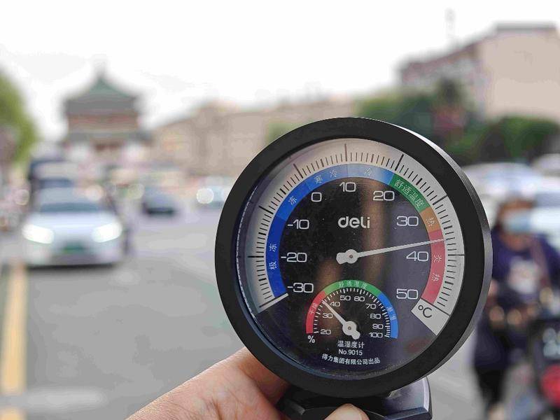 华商头条|摄影报道|西安热度不减 外出注意防范