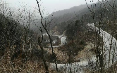 华商头条|床车一路向海南，搁浅在秦岭深处的乡道上