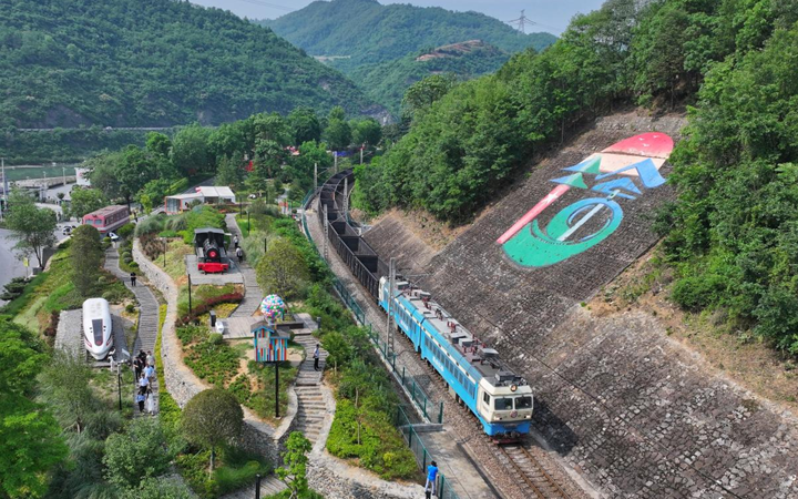 华商头条|【发现最美铁路】铁路文化赋能略阳徐家坪 助力农文旅融合发展
