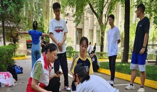 急救在身边 西安体育学院510名师生成为红十字救护员