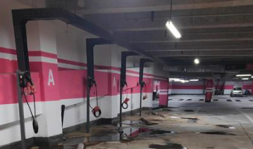 小8跑街|西安沁水路奥园誉府小区雨水污水倒灌 地下车库长年被“泡”