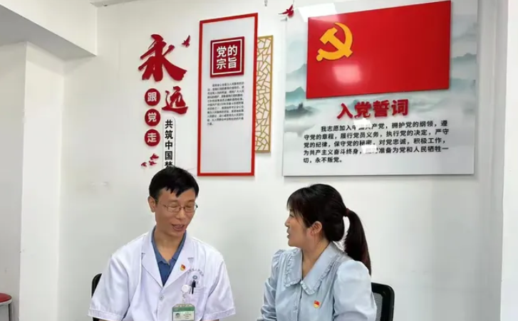 108坊故事|黄雁社区邀请省人民医院医生走进社区“小红船”直播间