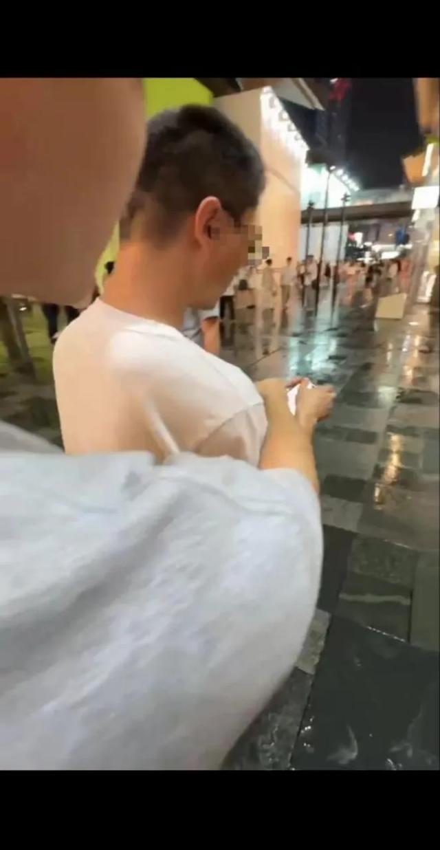 女子称逛成都太古里遭偷拍 对方手机里还有多条偷拍内容