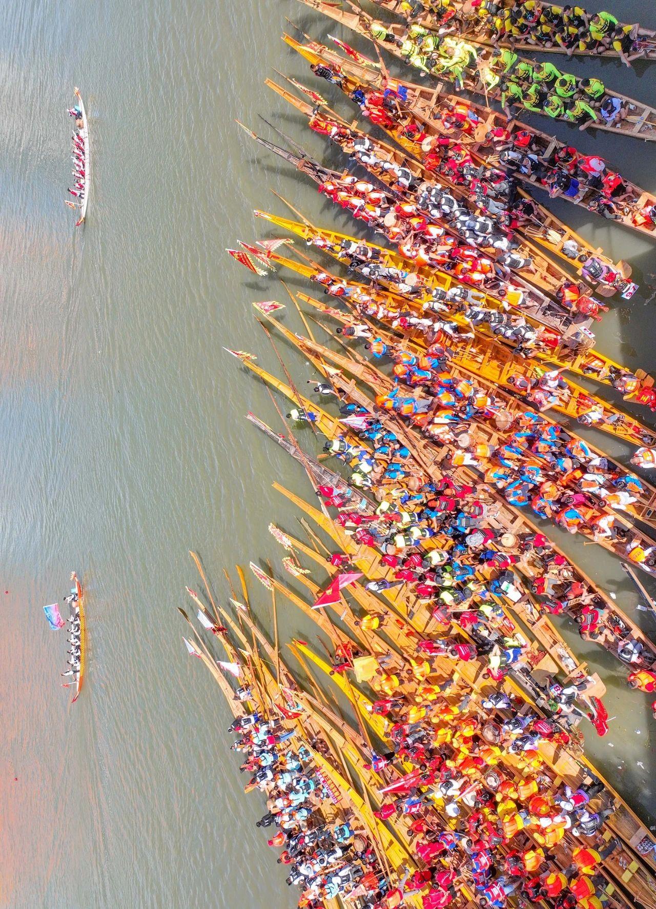 6月2日,212艘龙舟潇水竞渡,摘得"参赛人数最多的龙舟赛(团队)"这一