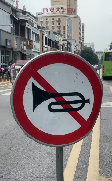 华商头条|直击2024陕西高考|保证英语考试顺利进行 育才中学考点多警力安全保障