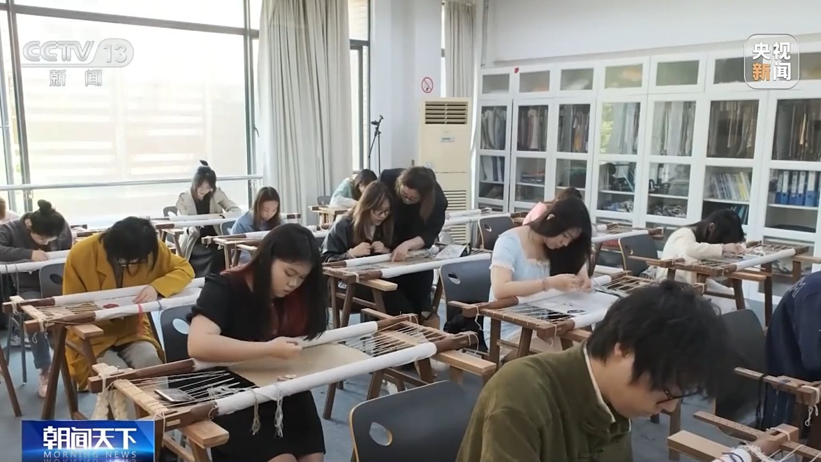 端午佳节话非遗丨从"手艺人"到"守艺人" 非遗传承如何不"断更"?
