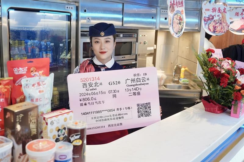 从长安向“云端” 首趟西安北至广州白云G520次“幸福列车”开行