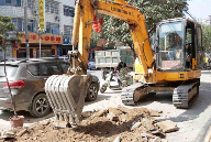 西安多个建筑公司擅自挖掘城市道路被处罚