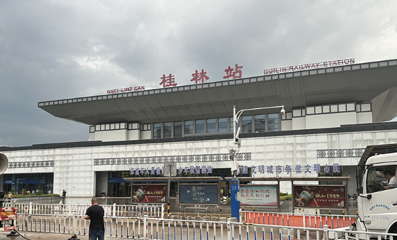 罕见洪峰过境后的桂林 桂林站被水泡了一夜