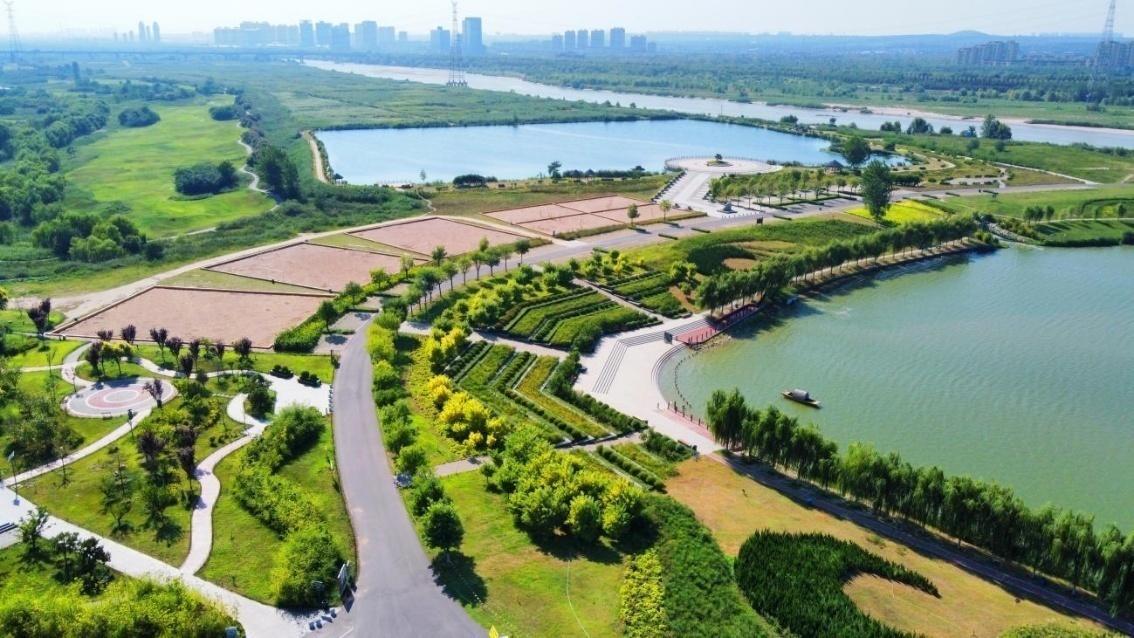 水清岸净的西安湖。资料图片