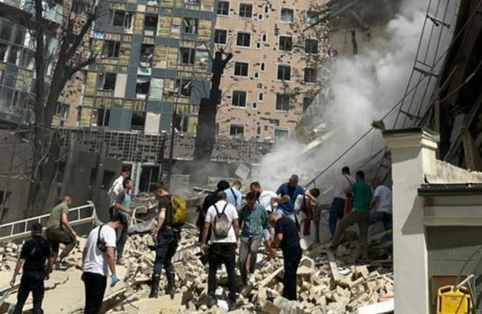 华商头条|乌总统办公室：俄对乌多地袭击已致36人死亡