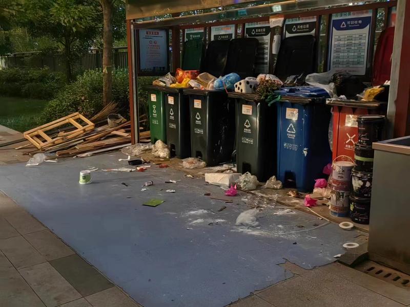 华商记者帮|西安一小区垃圾站正冲住户厨房儿童房 臭气熏天业主全年不敢开窗