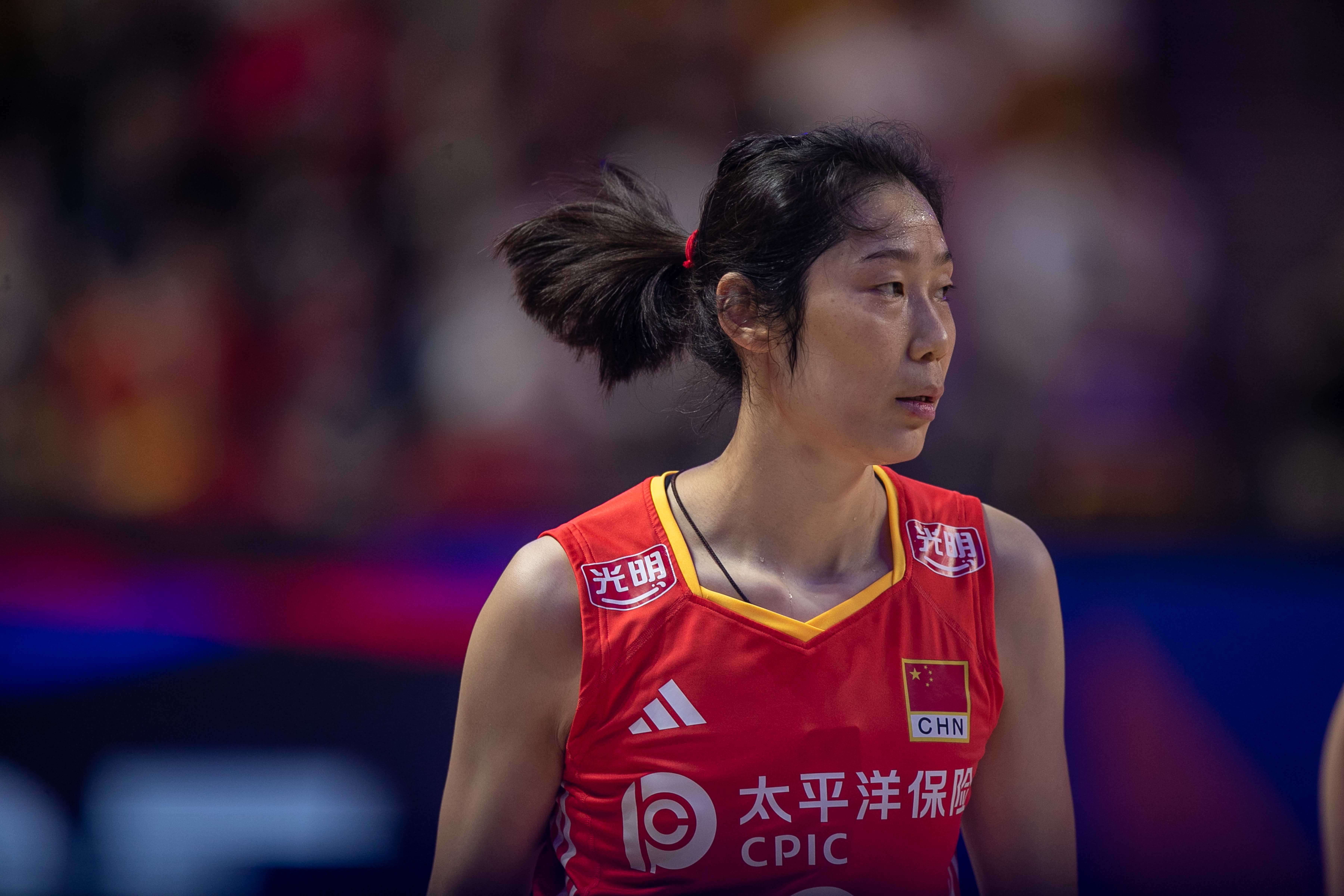 中国女排出征巴黎!强敌环伺 每一场比赛都将全力以赴