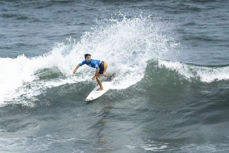 9岁前没见过海！15岁凉山姑娘杨思琪进入奥运冲浪赛第二轮