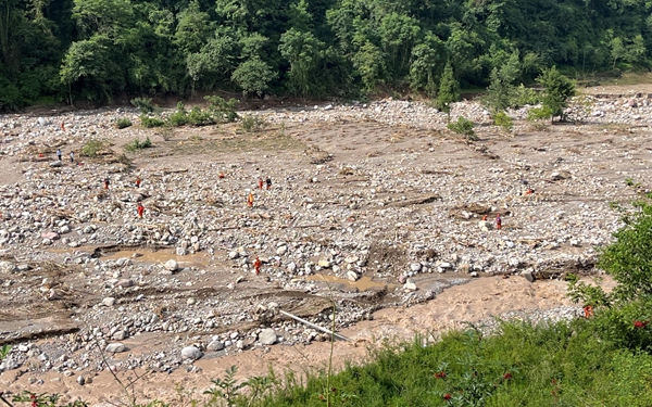 汉源山洪致灾启示：支流与公路交错引风险 下游建房贴近河谷