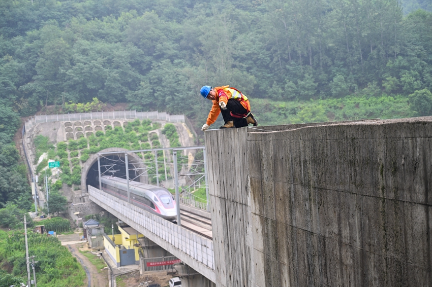 西安铁路局压紧压实防洪责任 守牢汛期安全防线