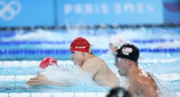 华商头条|游完100米蛙后曾想弃权200米 迷失的覃海洋要找回自己