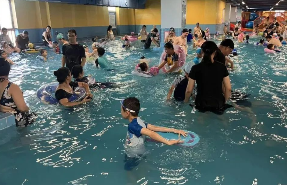 高温天水上乐园现场如同“下饺子” 水质安全谁来管？