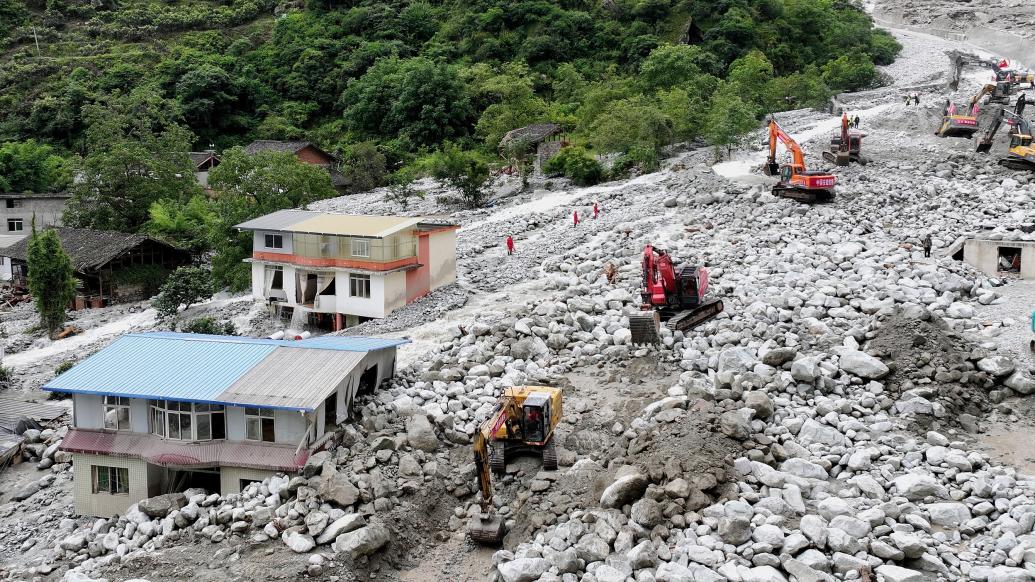 四川康定特大山洪泥石流已造成8人遇难 19人失联