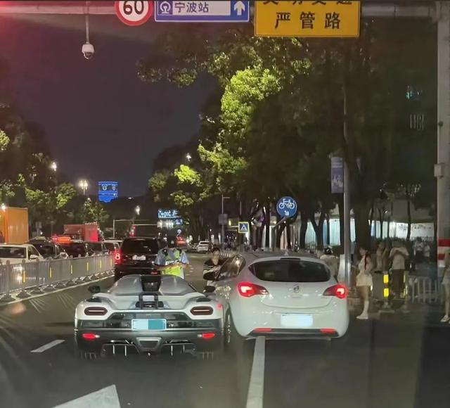 华商头条|宁波街头4700万跑车被撞定损406万？警方：编造谣言男子已被处罚